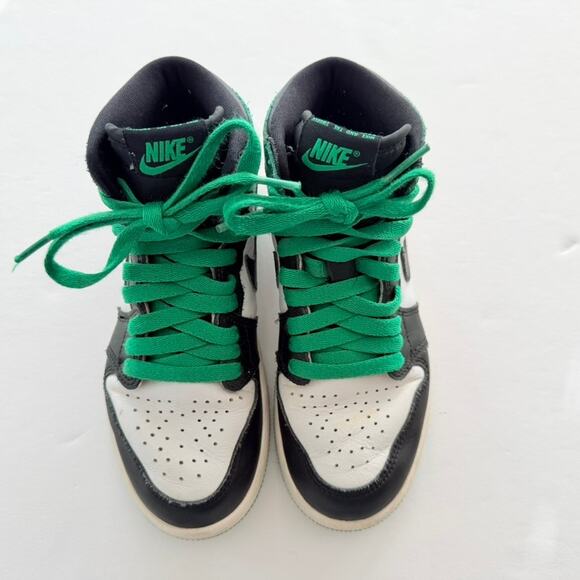 Nike Kids' Toddler Air Jordan 1 Retro High Sneaker OG Lucky Green Size 1 Youth - Picture 3 of 8